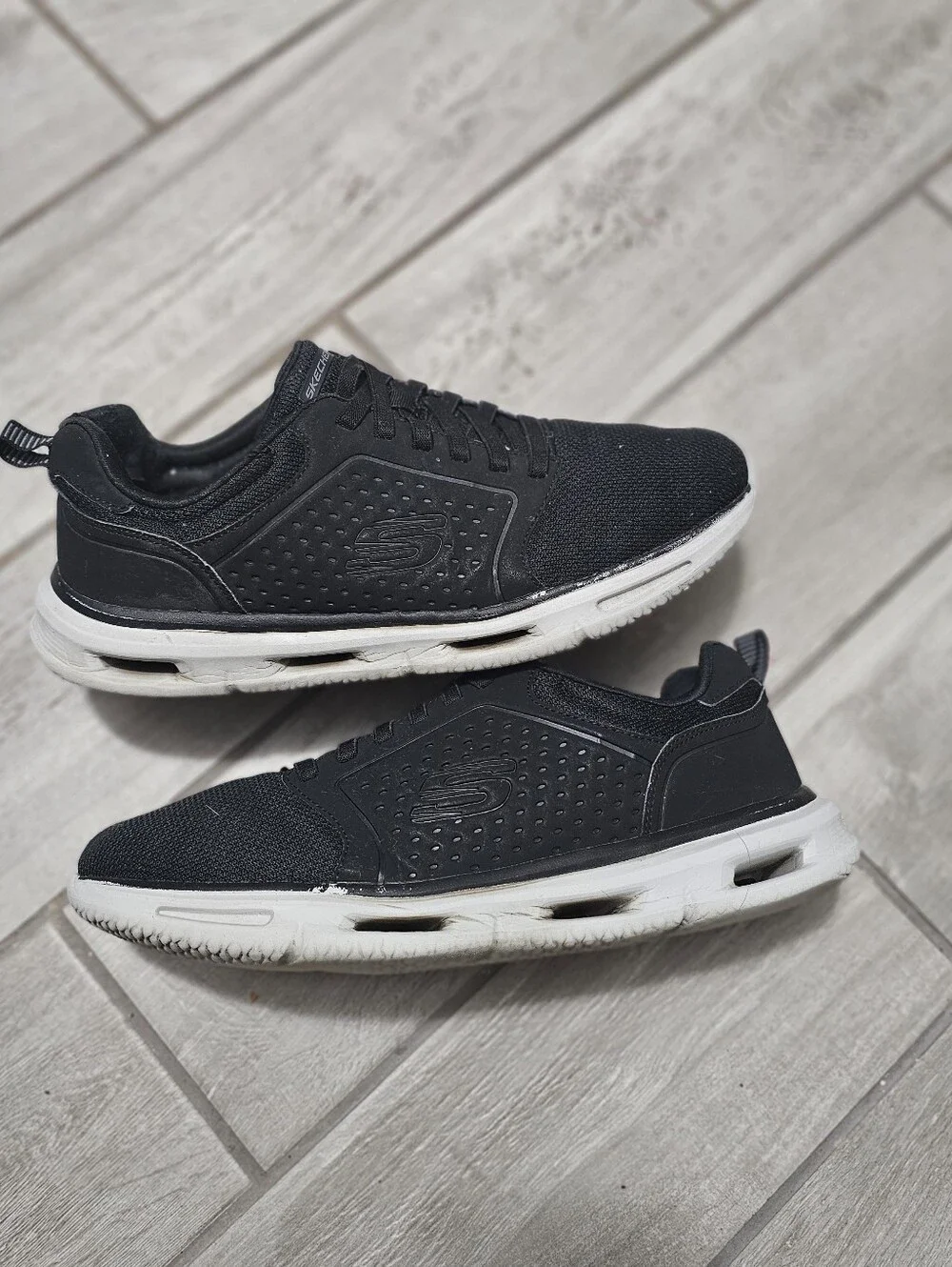 Skechers Men's Glide-Lite Pacer sneakers feature a black, Size 12